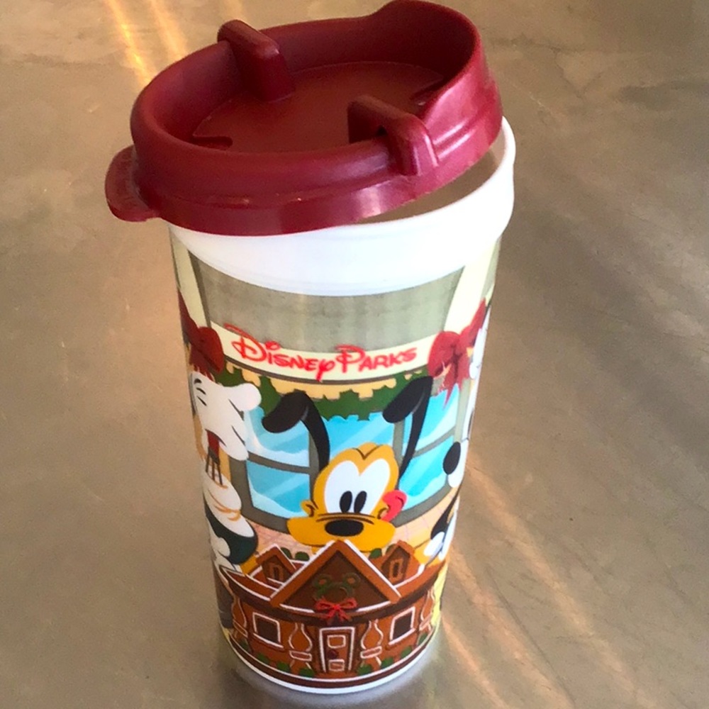 Disney Parks 16oz collectible Holiday plastic mug.